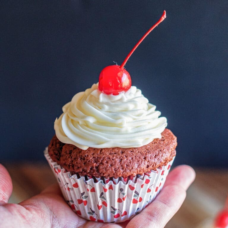 delicious easy red velvet cupcakes with cream cheese frosting