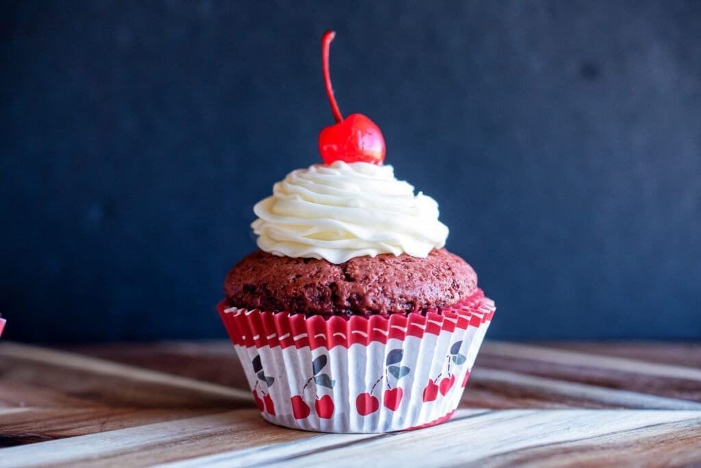 easy red velvet cupcake with cream cheese frosting